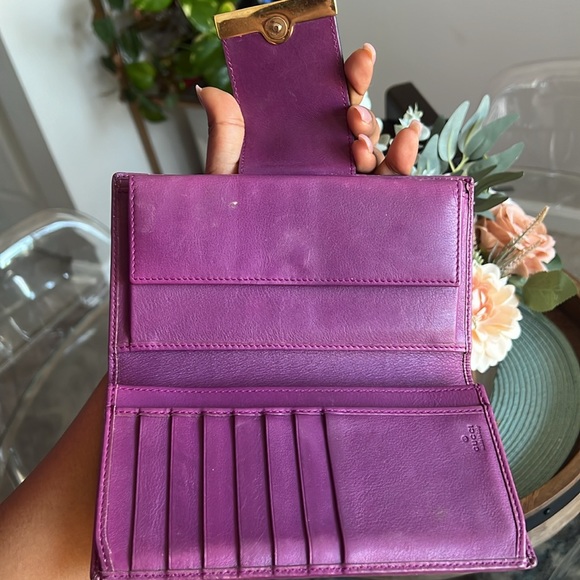 Gucci wallet long beige with purple leather lining and interior. - Picture 8 of 9